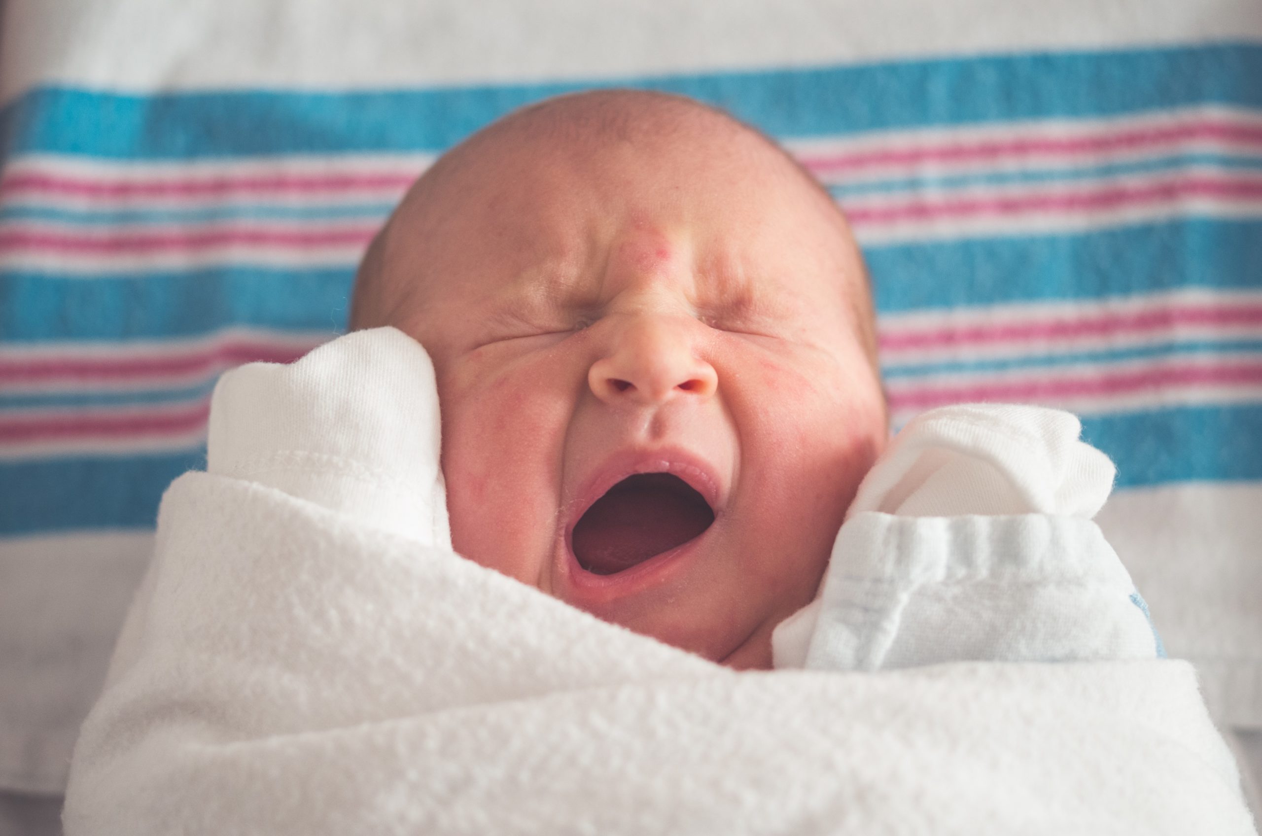 Pourquoi Mon Bebe Pleure Tous Les Soirs A Heure Fixe La Naissance Des Mamans